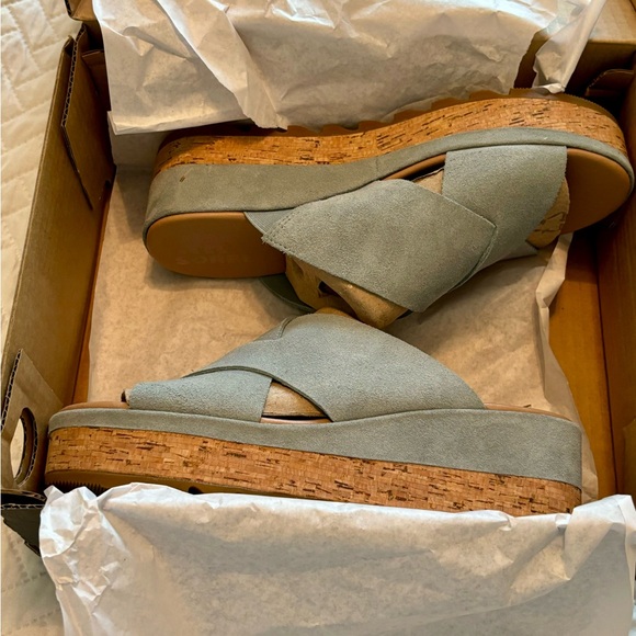 Sorel suede slides, size 9 - Picture 7 of 8